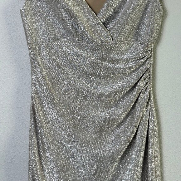 Marina Sheath Cocktail Dress Size 4 Silver Metallic Ruched Waist V Neck Holiday - Picture 3 of 12